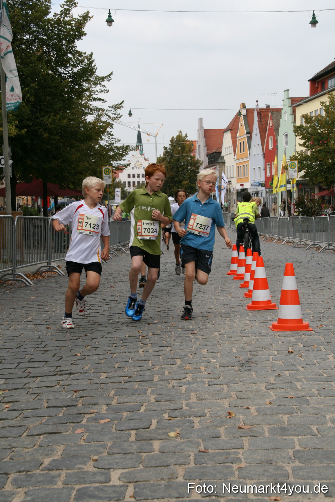 0147 Stadtlauf Neumarkt Bambinilaeufe 200909